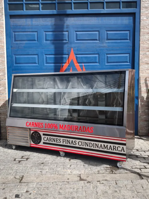 Nevera carnicera con bodega de congelación